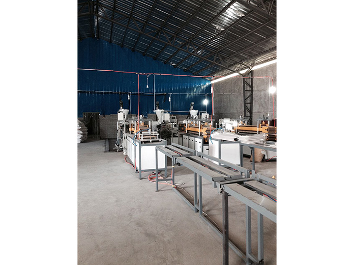 塑鋼扣板擠出設備