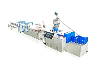 護墻板擠出設備