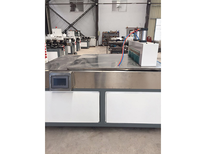 護墻板擠出設備