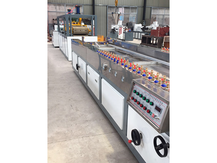 護墻板擠出設備